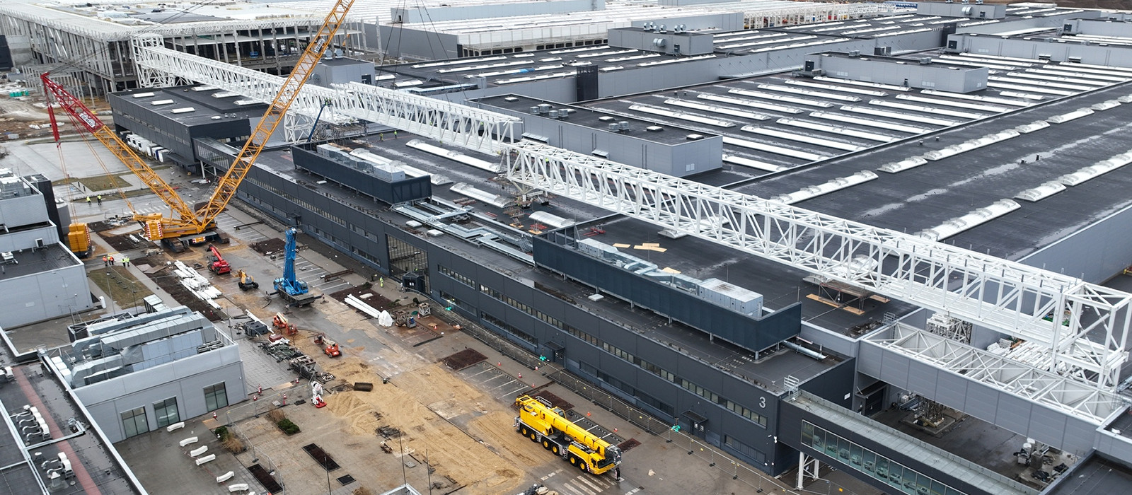 Nagyfesztávolságú conveyor-híd modellalapú tervezése ipari környezetben