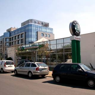 CEH_Porsche_Hungaria_Skoda_szalon_magasépítési_tervezés_001.jpg