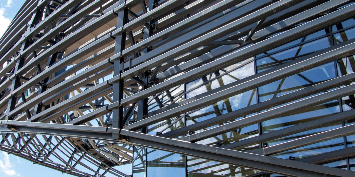 TEKLA BIM Awards 2021 pályázaton sport és szabadidő kategóriában I., összesítettben III. helyezést ért el a tatabányai multifunkcionális sportcsarnok.