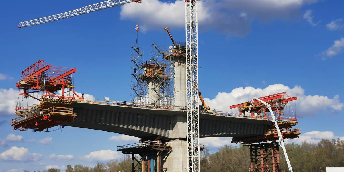 Neue Donaubrücke zwischen Kalocsa und Paks