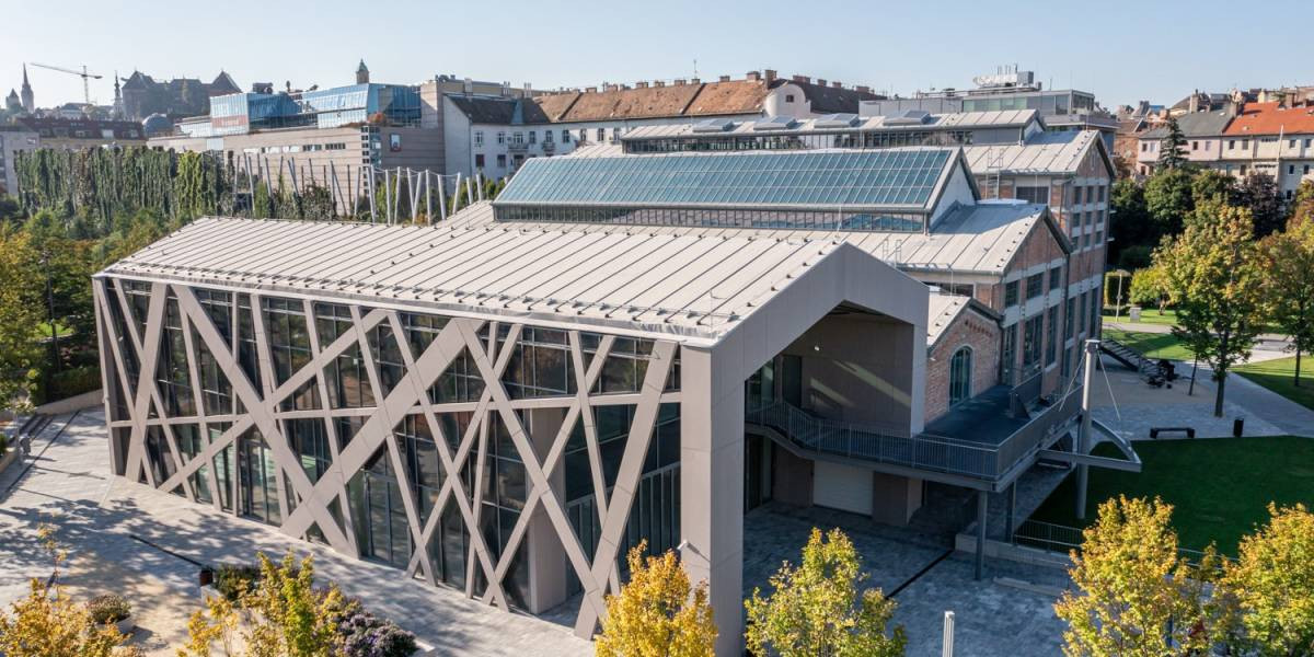 Átadták a Millenáris Fogadót